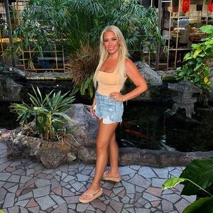 Meet your Posher, Vicky